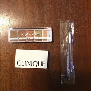 Eye shadow palettes with brush.